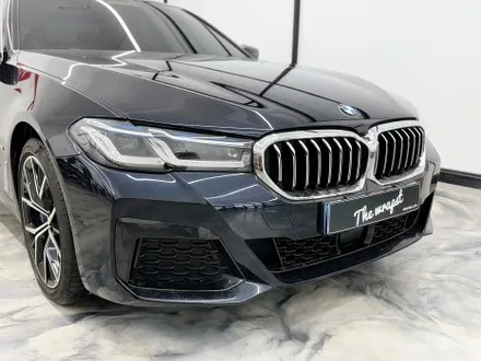 인천랩핑 BMW 5시리즈 시멘트컬러로 유명한 락그레이컬러로 전체랩핑 시공하였습니다 / 인천 서구 청라동
