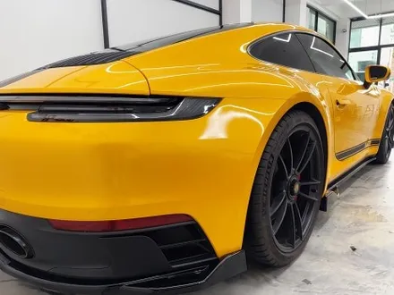 청라자동차랩핑 포르쉐 911 카레라4 GTS 고광택 옐로우 전체 랩핑 + 데칼 포인트, 도어 안쪽까지 시공한 이유 / 인천 서구 청라동