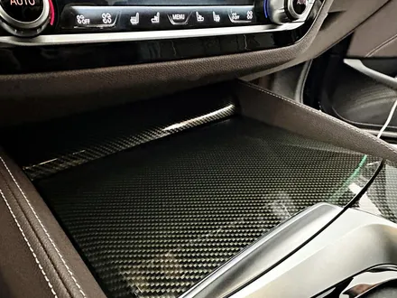 인천실내랩핑 BMW 530e 유광카본 시공으로 한층 더 고급스러운 실내 연출 / BMW / 5시리즈 / 청라,인천,부천