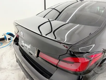 청라랩핑 BMW 5시리즈 G30 LCI 고광택 블랙 전체랩핑 시공으로 순정 블랙보다 더 높은 광도로 만들었어요 / 인천 서구 청라동