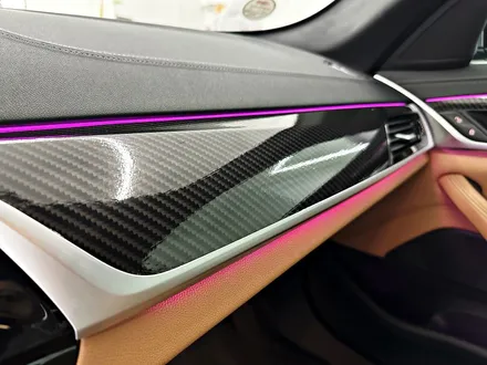 인천실내랩핑 BMW 520i 5시리즈 실내를 스포티한 카본패턴으로 완벽 탈바꿈하면 어떨까요? / 청라,인천,부천