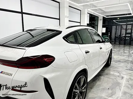 인천랩핑 BMW X6(G06) M550i 크롬죽이기 그리고 카본랩핑 포인트로 X6M 부럽지 않은 모습으로 만들었습니다 / 청라,인천,부천