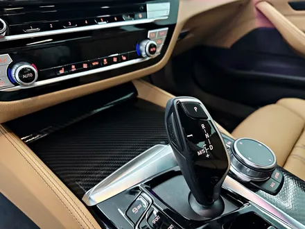 인천실내랩핑 BMW 520i 5시리즈 실내를 스포티한 카본패턴으로 완벽 탈바꿈하면 어떨까요? / 청라,인천,부천