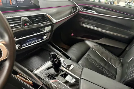 청라실내랩핑 BMW 6GT 실내카본랩핑 시공으로 하이글로시 관리부담을 없앴습니다 / 인천 서구 청라동