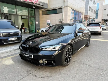 청라랩핑 BMW 5시리즈 G30 LCI 고광택 블랙 전체랩핑 시공으로 순정 블랙보다 더 높은 광도로 만들었어요 / 인천 서구 청라동