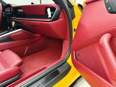 청라자동차랩핑 포르쉐 911 카레라4 GTS 고광택 옐로우 전체 랩핑 + 데칼 포인트, 도어 안쪽까지 시공한 이유 / 인천 서구 청라동