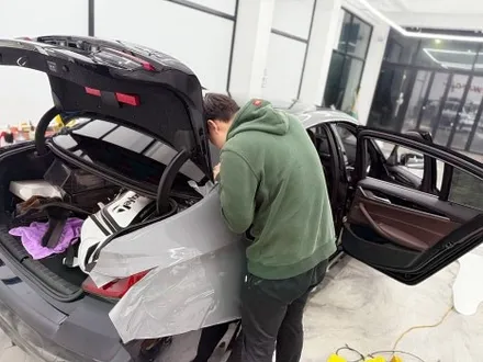 인천랩핑 BMW 5시리즈 시멘트컬러로 유명한 락그레이컬러로 전체랩핑 시공하였습니다 / 인천 서구 청라동