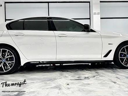 인천랩핑 데칼랩핑 BMW 530e 사이드스텝 M퍼포먼스 포인트 데칼 랩핑 여전히 멋스럽죠 / 청라,인천,부천