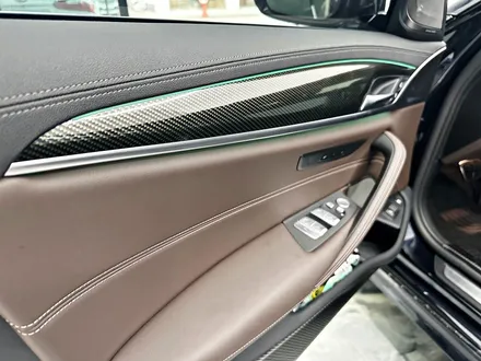 인천실내랩핑 BMW 530e 유광카본 시공으로 한층 더 고급스러운 실내 연출 / BMW / 5시리즈 / 청라,인천,부천
