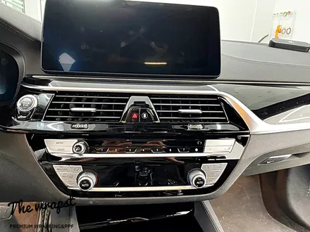 인천랩핑 BMW 530i LCI G30 실내 카본랩핑 하나로 하이그로시 지옥에서 벗어나보자 실내랩핑 / 청라,인천,부천
