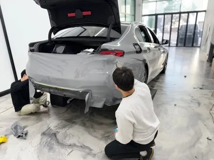 인천랩핑 BMW 5시리즈 시멘트컬러로 유명한 락그레이컬러로 전체랩핑 시공하였습니다 / 인천 서구 청라동
