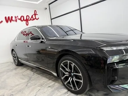 인천자동차랩핑 BMW 7시리즈 풀체인지 크롬죽이기 시공으로 완벽한 블랙팩 만들어봤습니다 / 인천 서구 청라동