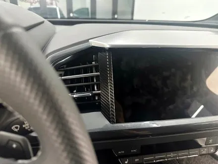 인천실내랩핑 아우디 전기차 Q4 이트론 실내카본랩핑으로 확실히 스포티한 인테리어 완성이 되죠 / 인천 서구 청라동