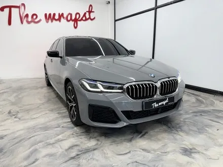 인천랩핑 BMW 5시리즈 시멘트컬러로 유명한 락그레이컬러로 전체랩핑 시공하였습니다 / 인천 서구 청라동