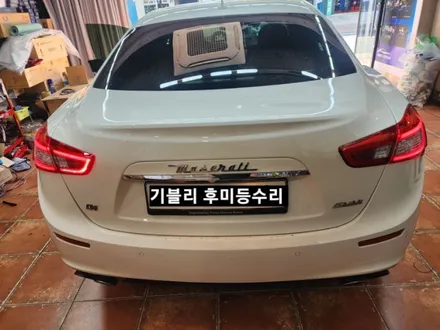 마세라티기블리 트렁크후미등LED수리 / 대구, 구미