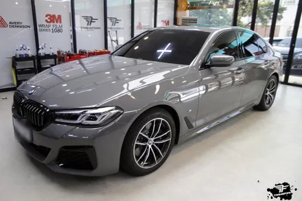bmw 5시리즈 크롬죽이기 시공 by 일산랩핑 전문 트랜스폼팩토리 / 고양시 덕이동