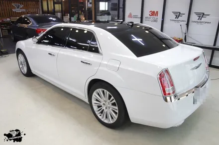 일산 랩핑 전문 트랜스폼 크라이슬러 뉴300C 루프스킨 시공 / 고양시 덕이동
