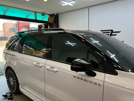 일산랩핑 전문 카니발 ka4 투톤 루프+c필러 랩핑으로 완벽 블랙팩 완성! / 고양시 덕이동