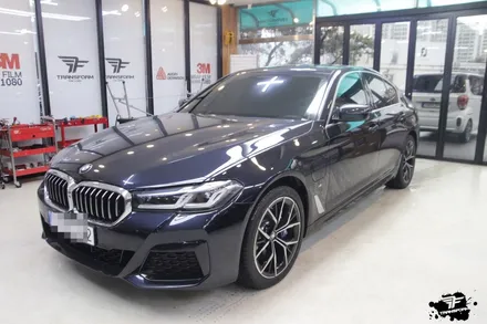 일산랩핑 bmw g30 창문 크롬 랩핑으로 옆태까지 깔끔하게! / 고양시 덕이동