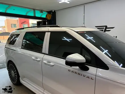 일산랩핑 전문 카니발 ka4 투톤 루프+c필러 랩핑으로 완벽 블랙팩 완성! / 고양시 덕이동