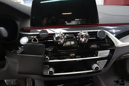 일산 랩핑 bmw g30 화이트유광 실내 랩핑 / 고양시 덕이동