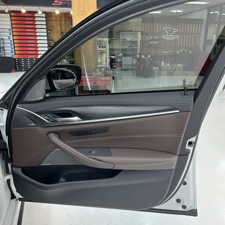 일산랩핑샵 BMW G30 실내랩핑 시공 리뷰 [에이버리 무광 카본] / 고양시 덕이동