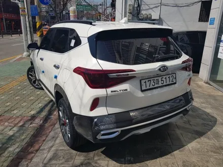 중곡동 썬팅 전문시공점 틴플! 기아자동차 셀토스 만도레이노M90 전체시공 및 파인뷰LX2000 블랙박스 장착! / 서울 중랑구 망우동
