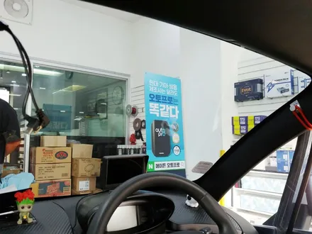 트위지 전면 썬팅 부천 레인보우 V90 반반사 필름 시공 / 부천 소사구 옥길동