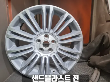 랜드로버 레인지로버 이보크 2.0 Si4 프레스티지 강서구 유광 블랙 휠 도색 / 인천 서구