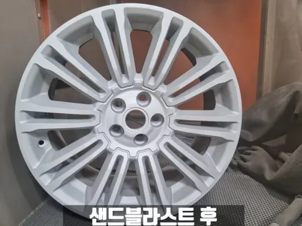 랜드로버 레인지로버 이보크 2.0 Si4 프레스티지 강서구 유광 블랙 휠 도색 / 인천 서구