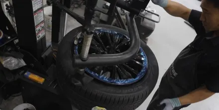 인천휠도색 BMW F15 X5 유광 블랙 휠 도색 피렐리 스콜피온 타이어 교체 / 인천 서구