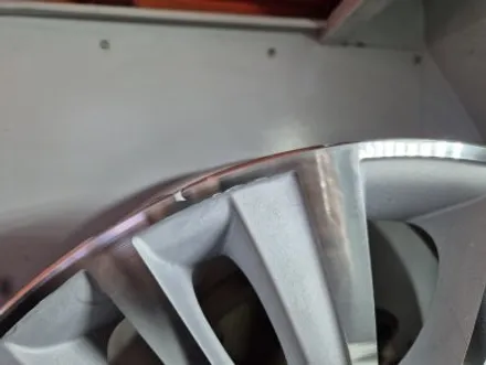 인천휠복원 청라 BMW F07 5GT 연석 충돌 사고로 휠 도색 타이어 교체 / 인천 서구