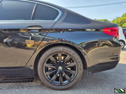 BMW휠도색 BMW G30 520d 럭셔리 휠 굴절 수리 유광 블랙 휠 도색 / 인천 서구