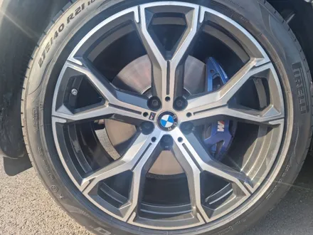 BMW G06 X6 사고로 손상된 컷팅 휠 복원 및 21인치 중고 휠 피렐리 P-ZERO 타이어 교체 / 인천 서구