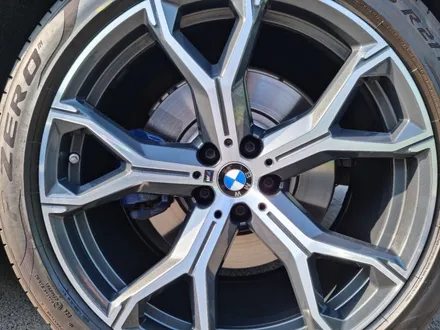 BMW G06 X6 사고로 손상된 컷팅 휠 복원 및 21인치 중고 휠 피렐리 P-ZERO 타이어 교체 / 인천 서구