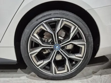 인천 부평 BMW i4 다이아몬드 컷팅 휠 복원 전기차용 타이어 교체 / 인천 서구