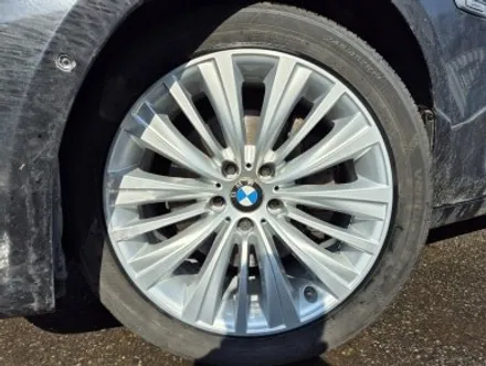 인천휠복원 청라 BMW F07 5GT 연석 충돌 사고로 휠 도색 타이어 교체 / 인천 서구