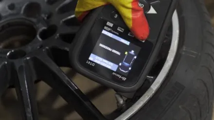 김포휠복원 벤츠 C117 CLA45 AMG TPMS센서교체 휠굴절수리 휠복원 타이어 교체 / 인천 서구