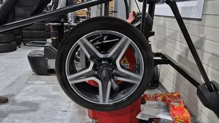 김포휠복원전문점 벤츠 W204 C63 AMG 순정 컬러로 휠 도색 / 인천 서구