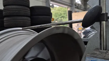 벤츠휠도색 인천 벤츠 R171 SLK 350 브라부스 휠 복원 도색 인치업 타이어 교체 / 인천 서구