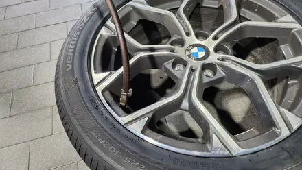 신도림동 bmw x1 사계절타이어 교체비용싼곳에서한국타이어 벤투스 프리미엄 컴포트 S2 AS 225/50ZR18 작업후기! / 서울 구로, 양천, 동작, 관악, 영등포, 부천, 안양
