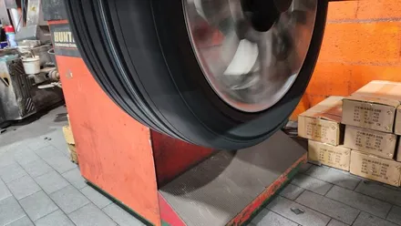 신길동 제네시스 BH330 (245/45R18)-트레드웨어580의 긴 마일리지와 사계절안전성까지 완벽하게 갖춘 최신형 금호타이어 솔루스 TA51 / 서울 구로, 양천, 동작, 관악, 영등포, 부천, 안양