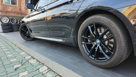 가리봉동 BMW 5시리즈 18인치 휠 블랙유광 (+with 휠브레이크 디스크도색) 작업후기 / 서울 구로, 양천, 동작, 관악, 영등포, 부천, 안양