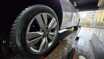 고척동 벤츠 E클래스 E300 (245/45R17)-스포티한 승차감과 우수한 마모수명 모든 기상조건에서 최적의 주행안정성을 제공해주는 미쉐린 크로스 클라이밋2 / 서울 구로, 양천, 동작, 관악, 영등포, 부천, 안양