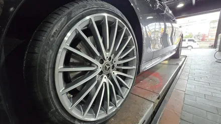 광명동 벤츠 S500 (255/35R21)-고속주행 안정성에 특화되어 내구성, 핸들링 응답성, 제동력까지 탁월한 피렐리 피제로 (PZ4) MO-S NCS / 서울 구로, 양천, 동작, 관악, 영등포, 부천, 안양