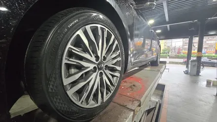 가리봉동 기아 K7 (245/45ZR18)–계절이 바뀌는 시기, 주행 안정성과 내구성을 동시에 높여줄 금호타이어 마제스티9 Solus TA91 / 서울 구로, 양천, 동작, 관악, 영등포, 부천, 안양