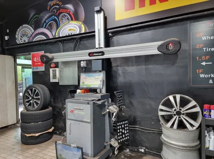 가산동 기아 K5 (215/55R17)-국내환경에 최적화된 최신 올시즌 컴파운드 적용으로 안전성과 가성비까지 만족시켜주는 신제품 금호타이어 솔루스TA 51 / 서울 구로, 양천, 동작, 관악, 영등포, 부천, 안양