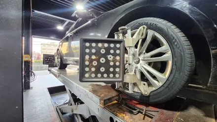 신길동 제네시스 BH330 (245/45R18)-트레드웨어580의 긴 마일리지와 사계절안전성까지 완벽하게 갖춘 최신형 금호타이어 솔루스 TA51 / 서울 구로, 양천, 동작, 관악, 영등포, 부천, 안양