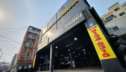 가산동 기아 K5 (215/55R17)-국내환경에 최적화된 최신 올시즌 컴파운드 적용으로 안전성과 가성비까지 만족시켜주는 신제품 금호타이어 솔루스TA 51 / 서울 구로, 양천, 동작, 관악, 영등포, 부천, 안양