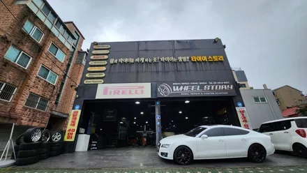 가산동 아우디 A4 (245/40ZR18)-프리미엄급의 정숙성과 승차감, 사계절 안전 주행까지 뛰어난 한국타이어 슈퍼컴포트 벤투스 에어 S / 서울 구로, 양천, 동작, 관악, 영등포, 부천, 안양